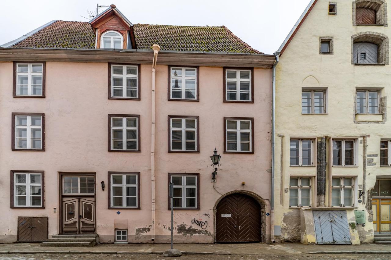 Roofs Of The Old Tallinn Guest House Exterior photo