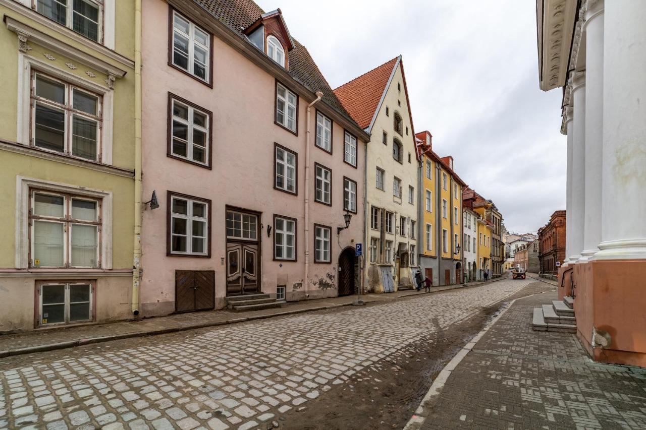 Roofs Of The Old Tallinn Guest House Exterior photo